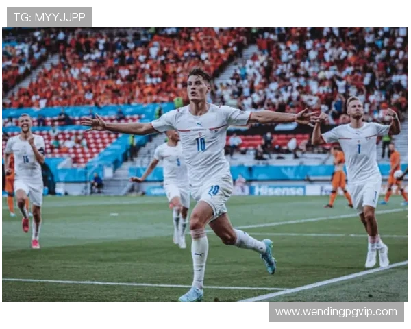 欧洲杯惊喜不断：新星崛起引领球队创造历史辉煌瞬间